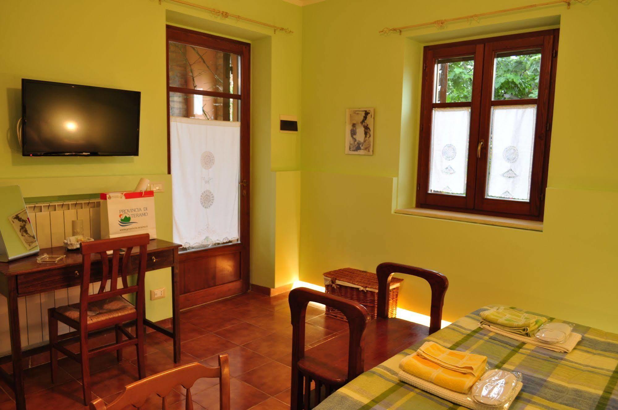 Isola Dei Calanchi Hotel Atri Ngoại thất bức ảnh